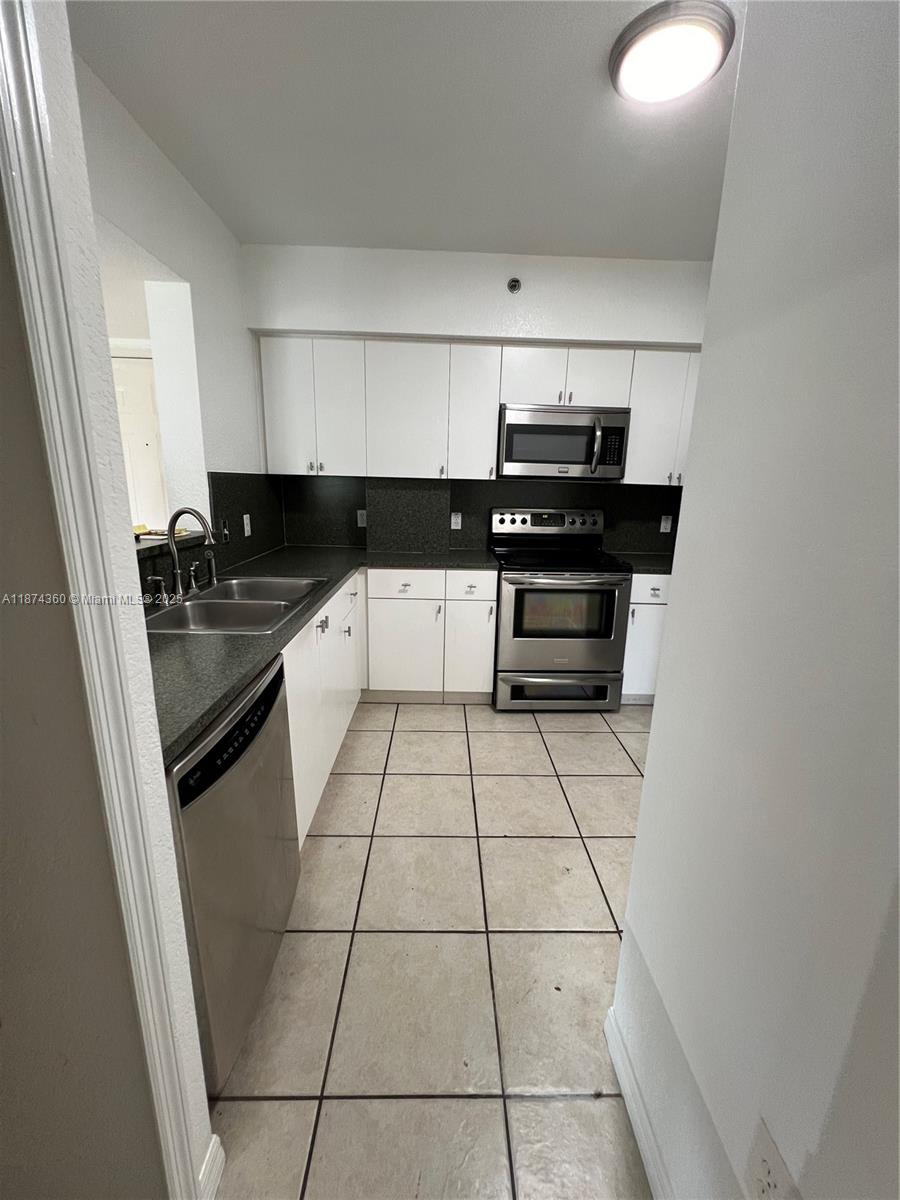 KEYSTONE COURTS CONDO - Residential Lease