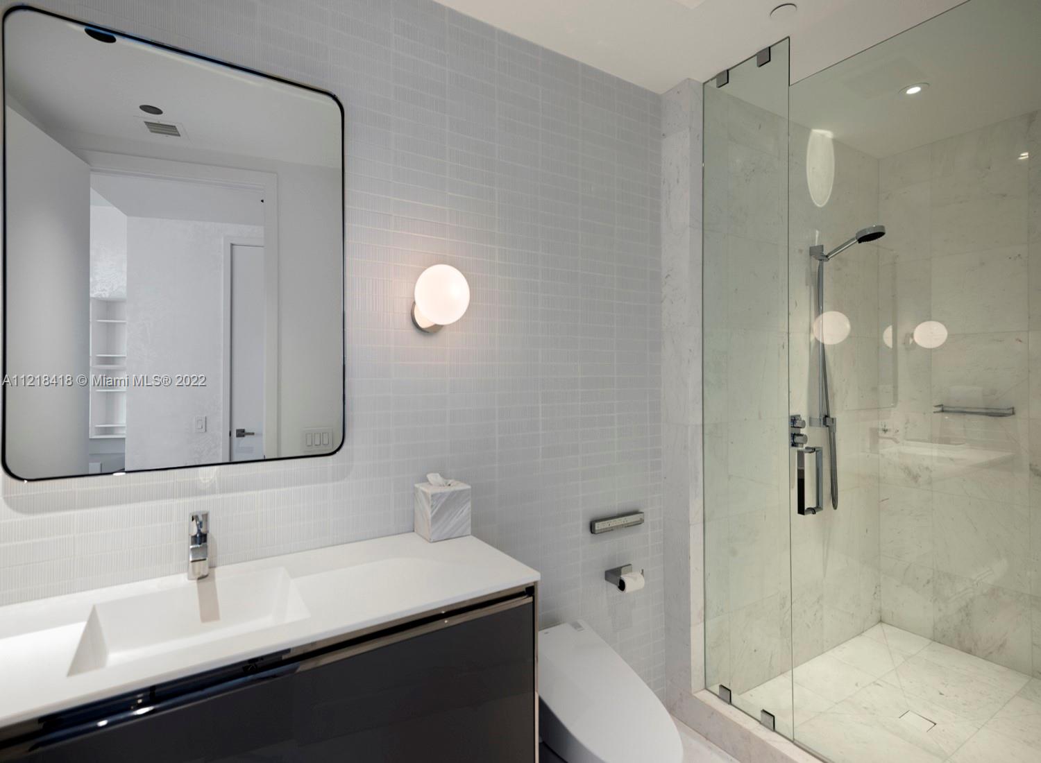 18555 COLLINS AVENUE COND - Residential