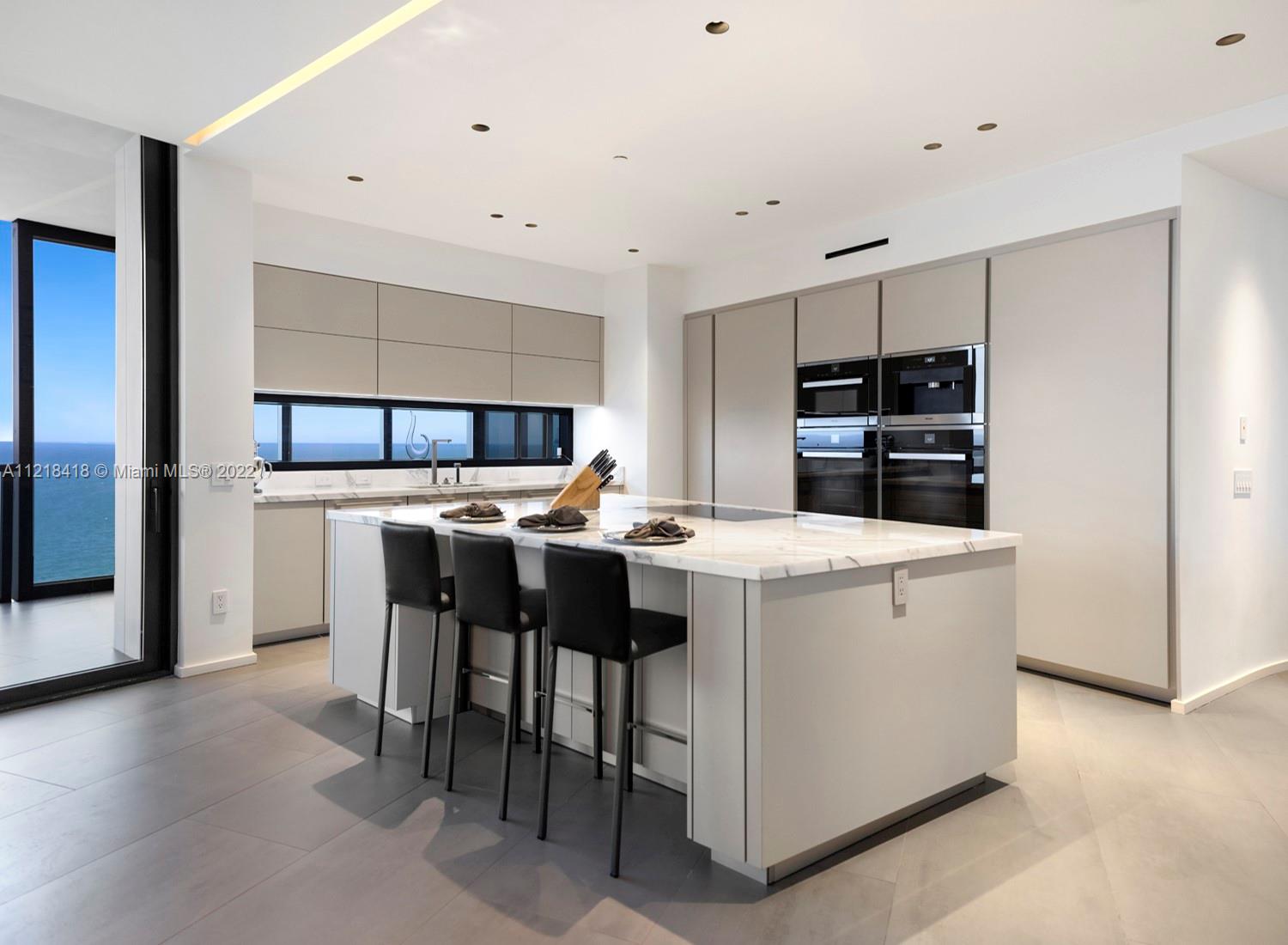 18555 COLLINS AVENUE COND - Residential