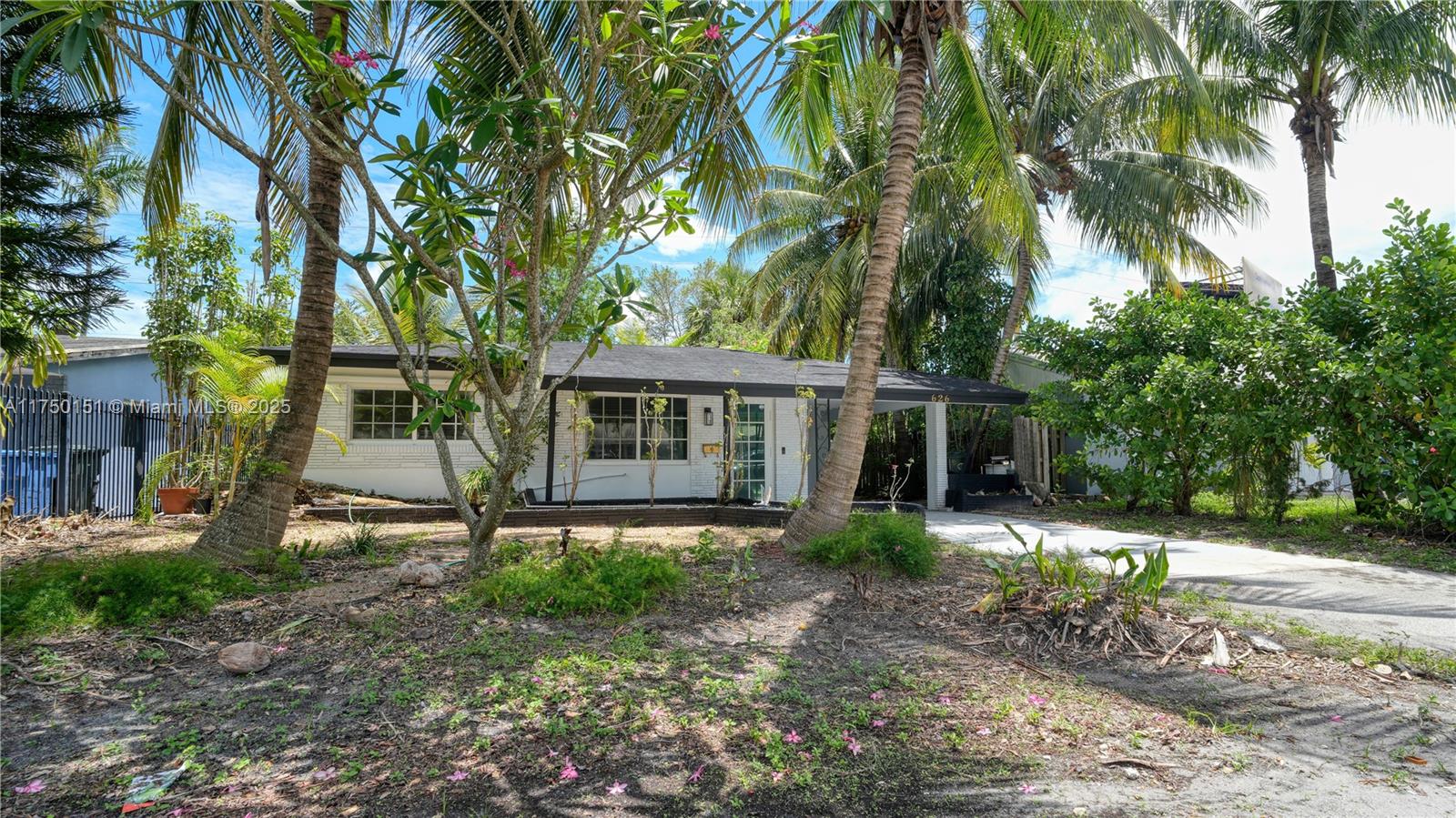 Property for Sale at 626 Nw 45th St, Oakland Park, Miami-Dade County, Florida - Bedrooms: 2 
Bathrooms: 1  - $385,000