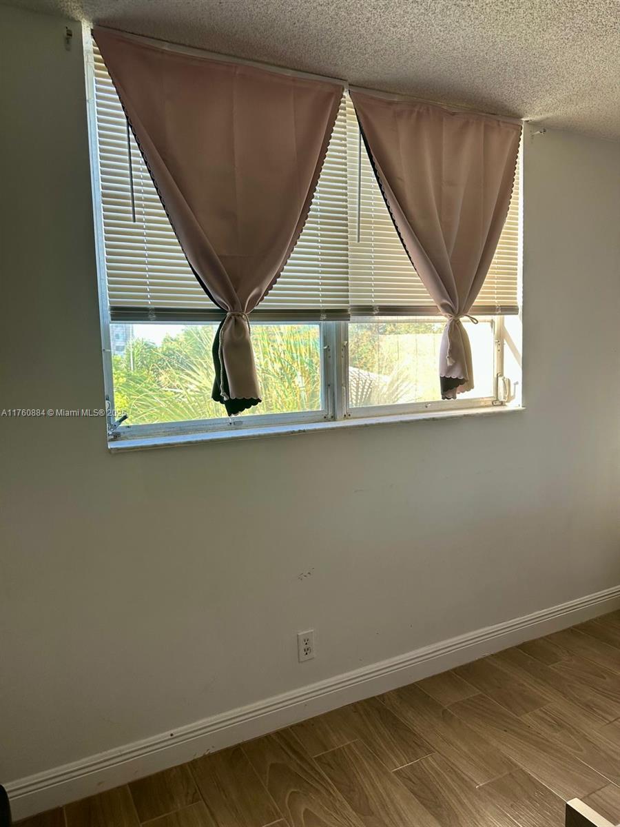 ROLLING HILLS GOLF AND - Residential