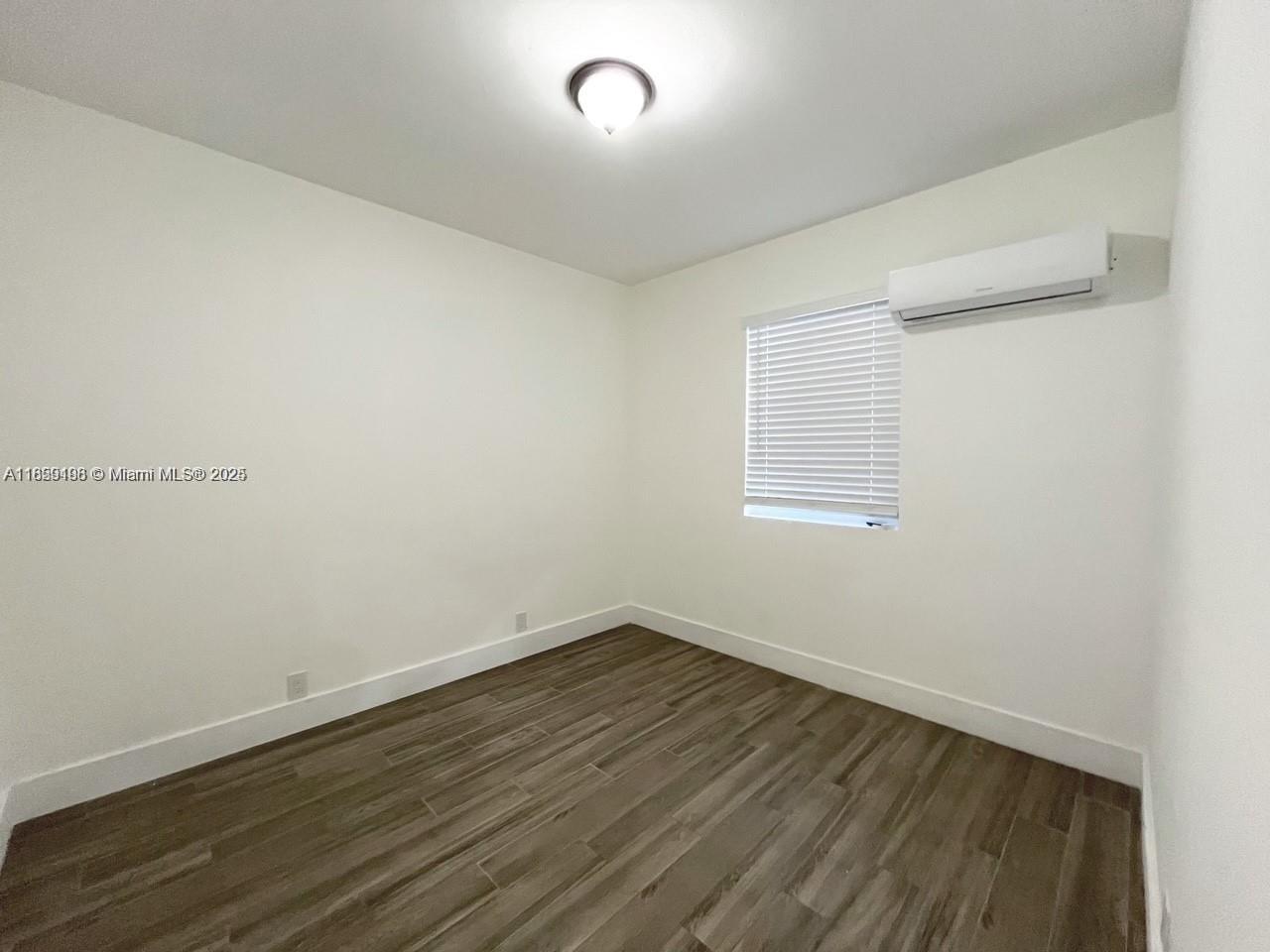 NORTH HOLLYWOOD SQUARE AM - Residential