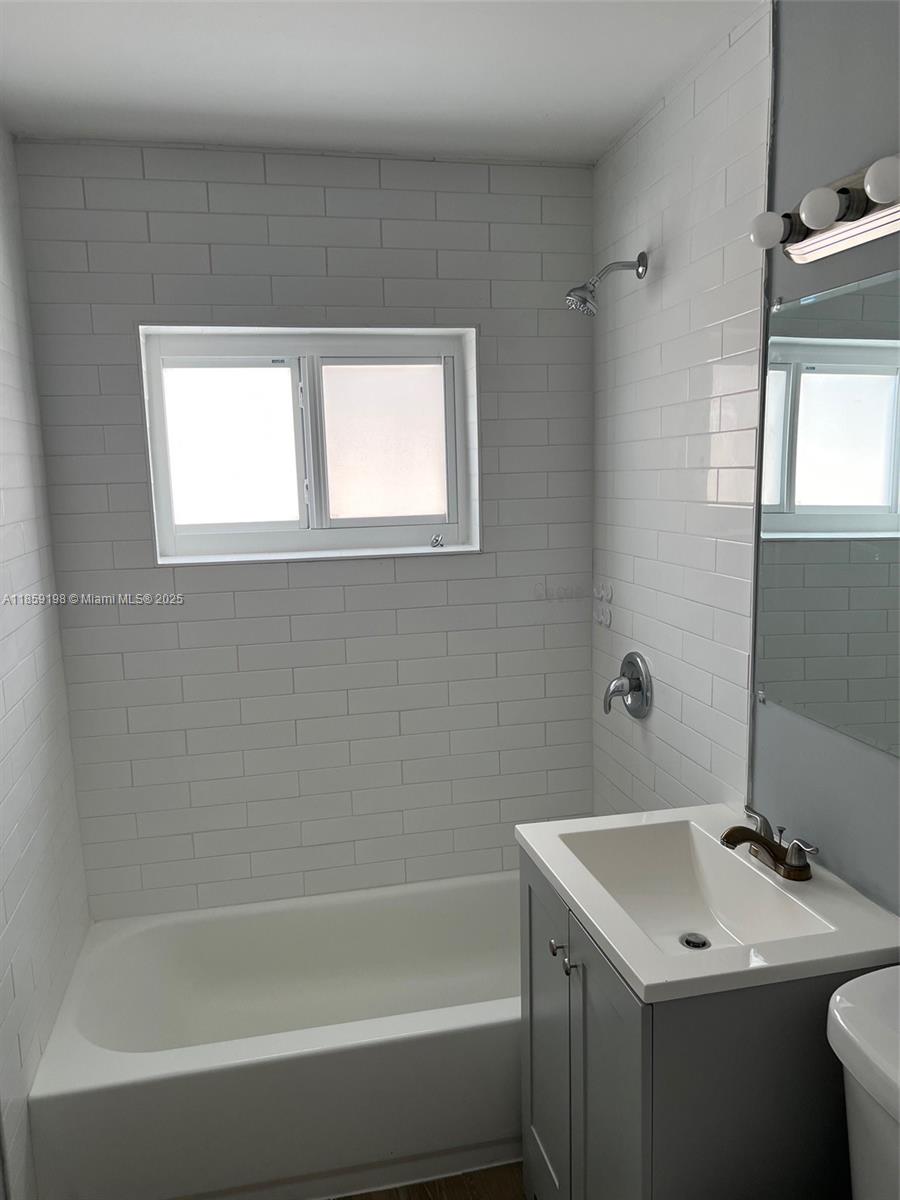 NORTH HOLLYWOOD SQUARE AM - Residential