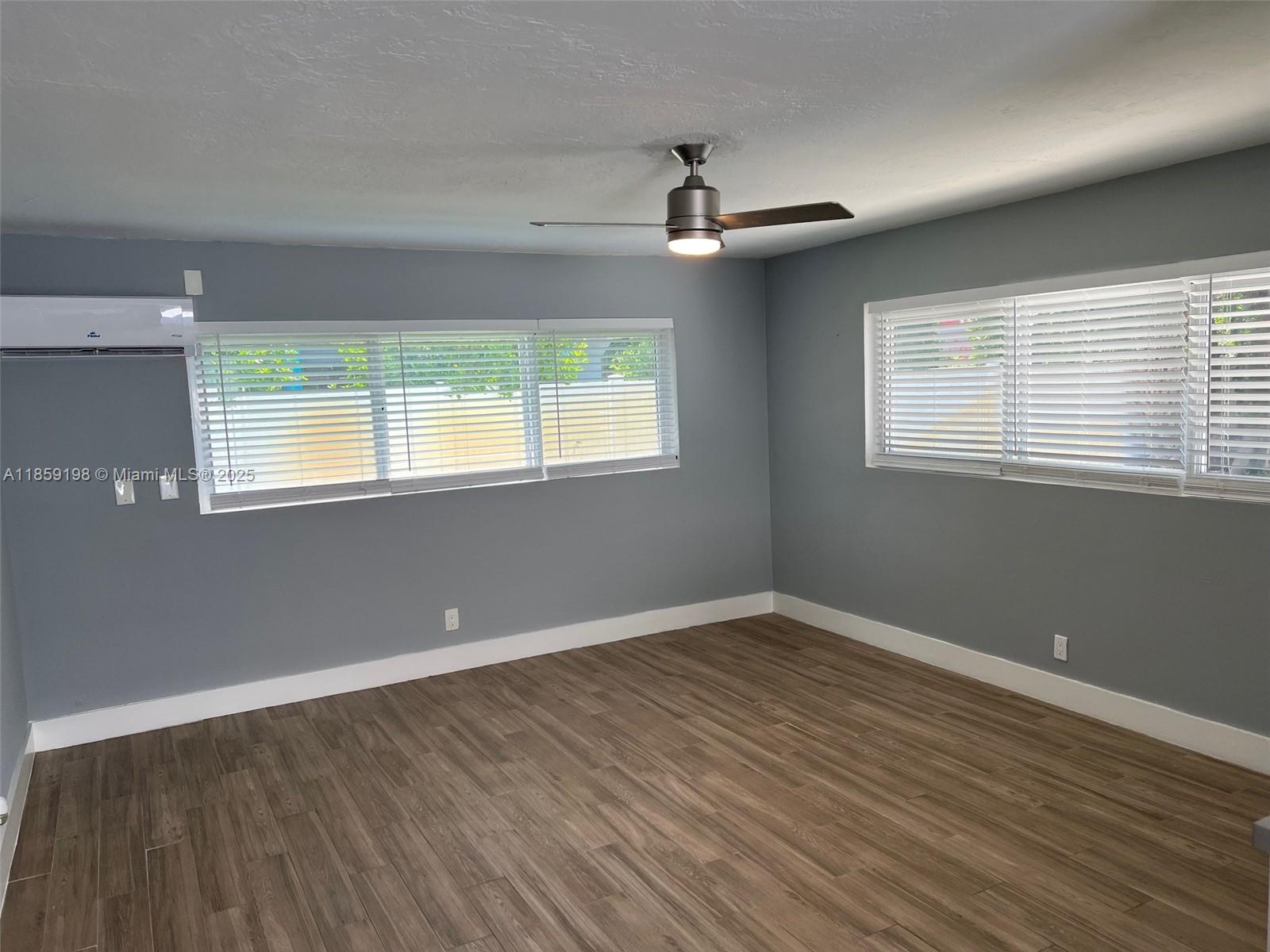 NORTH HOLLYWOOD SQUARE AM - Residential