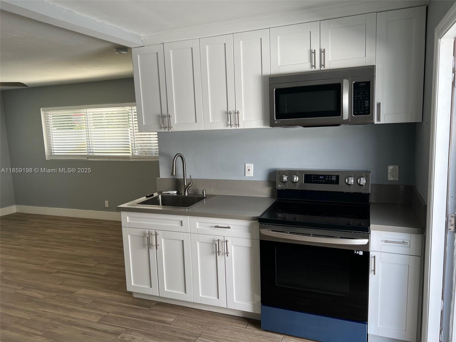 NORTH HOLLYWOOD SQUARE AM - Residential