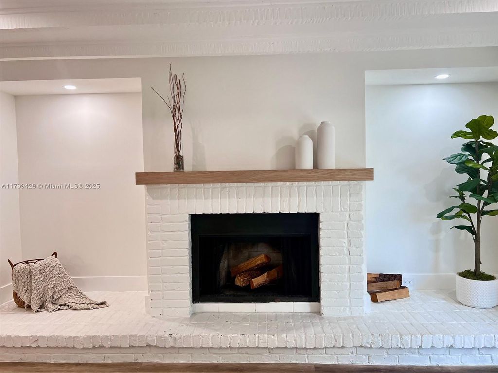 listing image 0