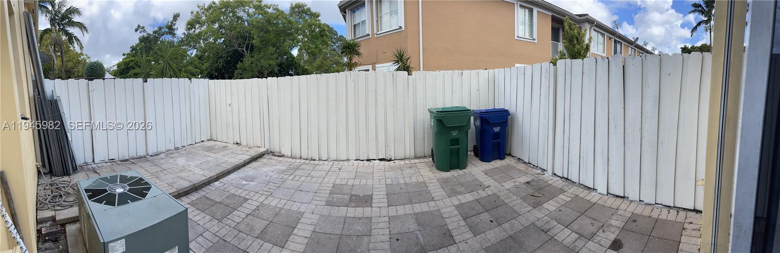 SHOMA VILLAS I AT COUNTRY - Residential