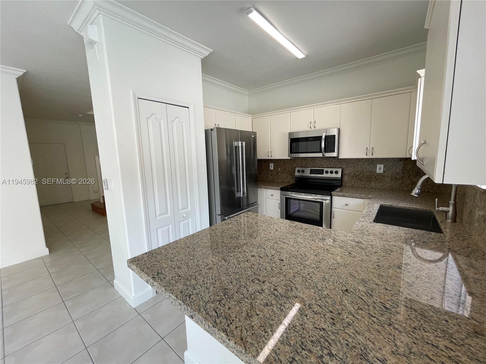 SHOMA VILLAS I AT COUNTRY - Residential