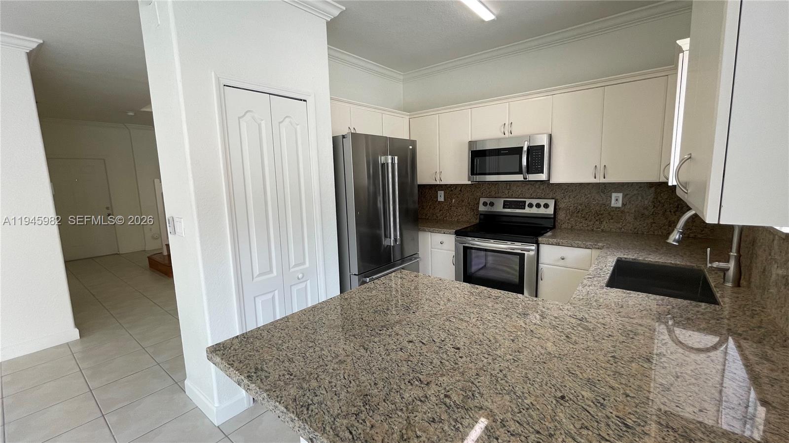 SHOMA VILLAS I AT COUNTRY - Residential