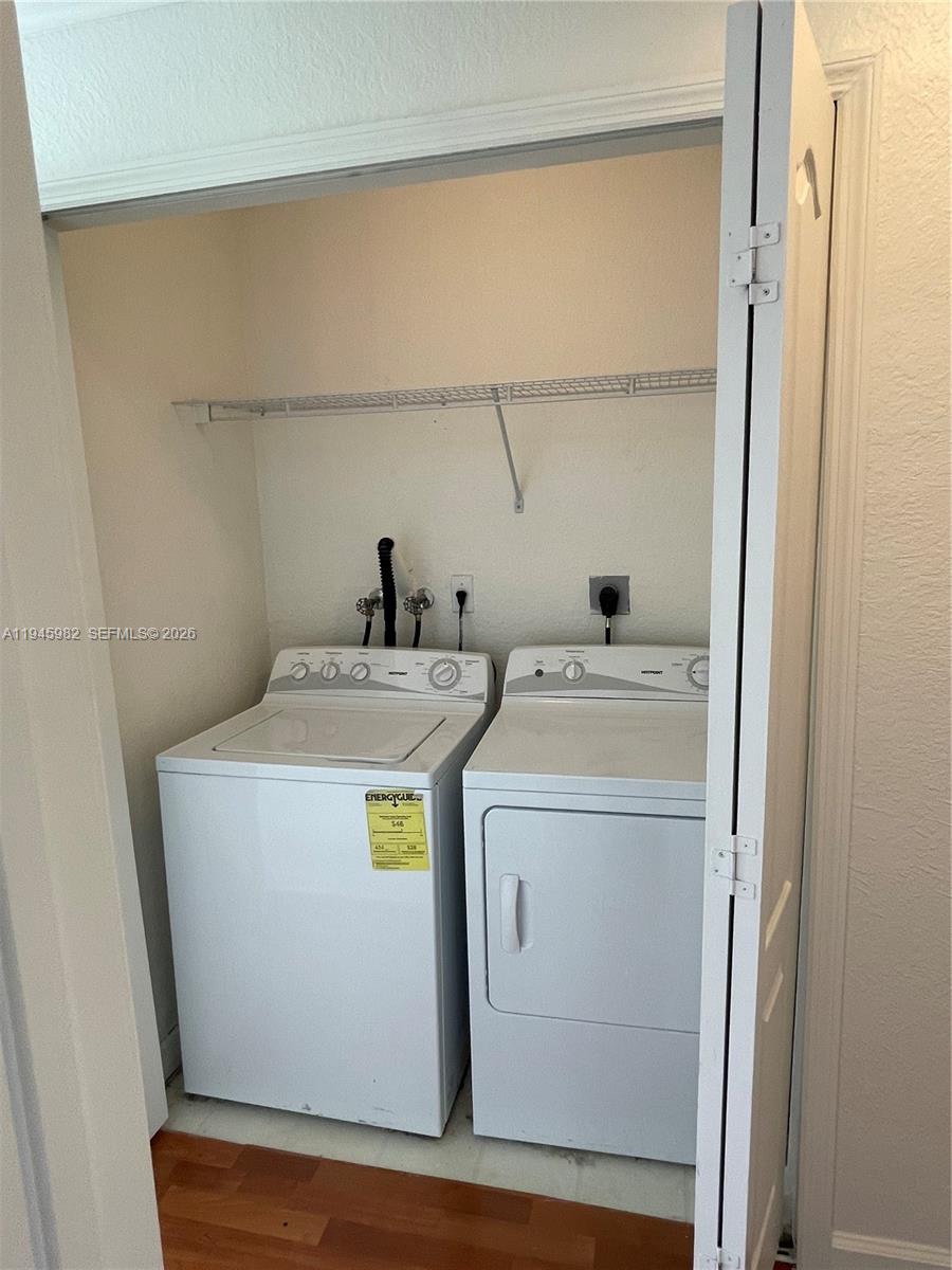 SHOMA VILLAS I AT COUNTRY - Residential