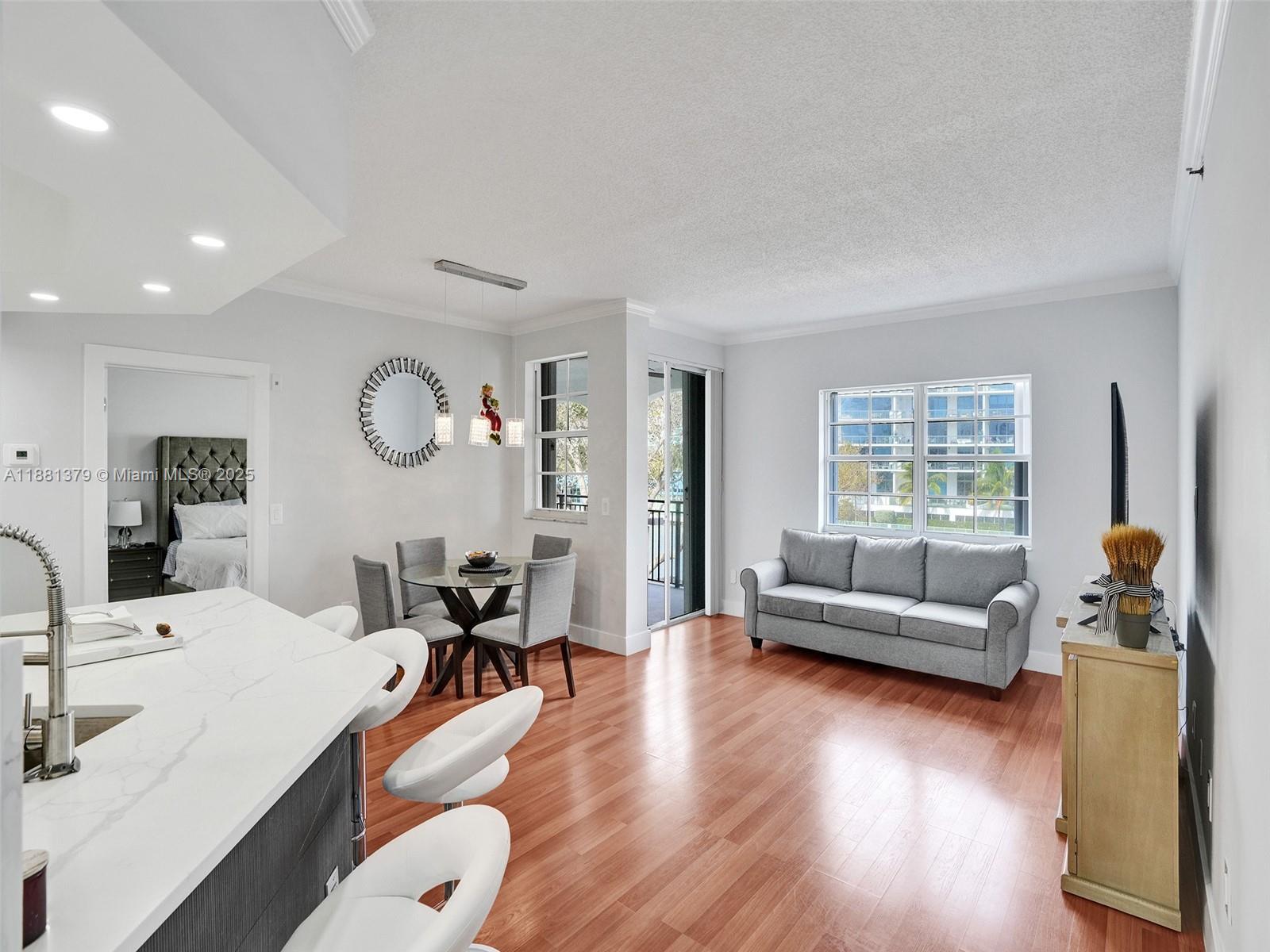 3245 NE 184th St 13305