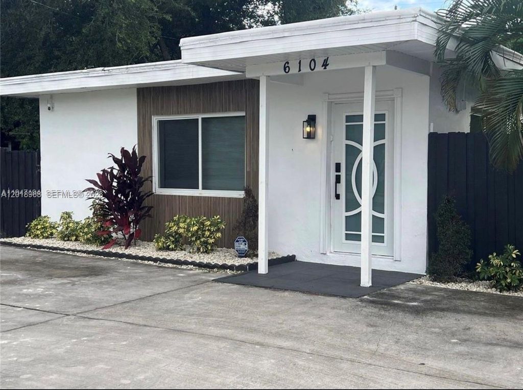 Photo of 6104 SW 33rd St, Miramar, FL 33023 (MLS # A12018968)