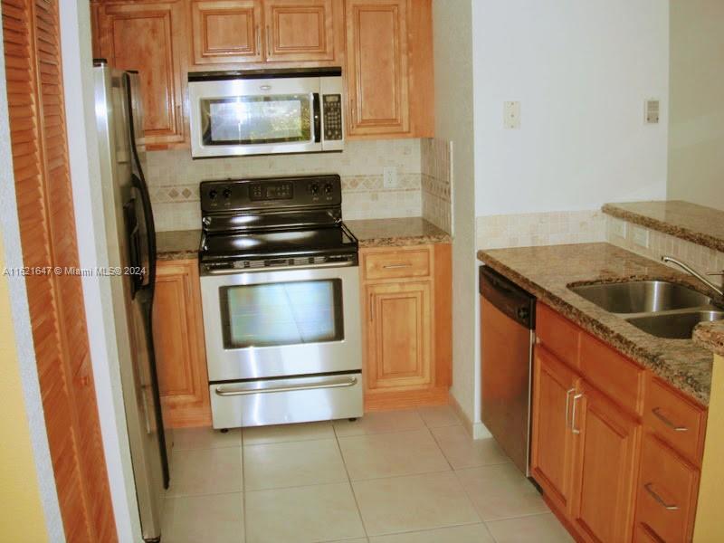 Photo 9 of 28 of 7200 NW 114th Ave 307 condo