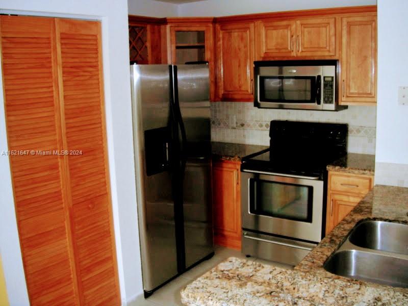 Photo 7 of 28 of 7200 NW 114th Ave 307 condo