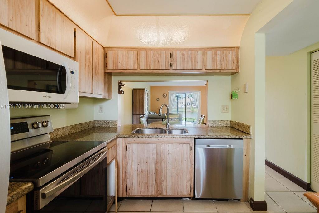 15714 E Waterside Cir 106