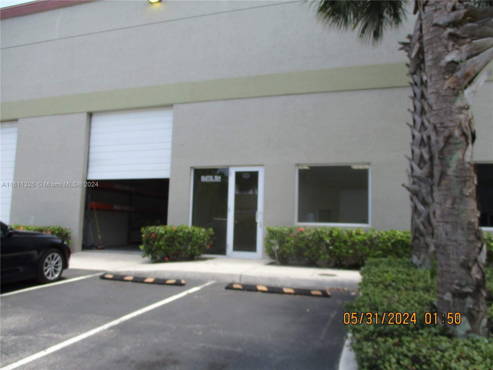 LOCATED IN THE RAVENSWOOD ROAD MARINA PARK, BUILT IN 2008. FEATURES INCLUDE 22' CEILINGS AND A MEZZANINE/LOFT AREA THAT CAN SUBSTITUTE FOR EXTRA STORAGE OR OFFICE SPACE, AND HAS AC. THE FIRST FLOOR HAS A PRIVATE OFFICE (APPROX. 200 SQFT.) WITH LAMINATE FLOORS & THERE IS A FULL BATHROOM WITH A SHOWER THAT HAS BEEN REMODELED & FRESHLY PAINTED. THERE IS A 10X14 GRADE LEVEL OVERHEAD GARAGE DOOR. TENANT ONLY PAYS FOR THEIR UTILITIES AND SALES TAX. THE COMPLEX IS GATED AND VERY WELL MAINTAINED. EASY ACCESS TO ALL MAJOR HIGHWAYS.