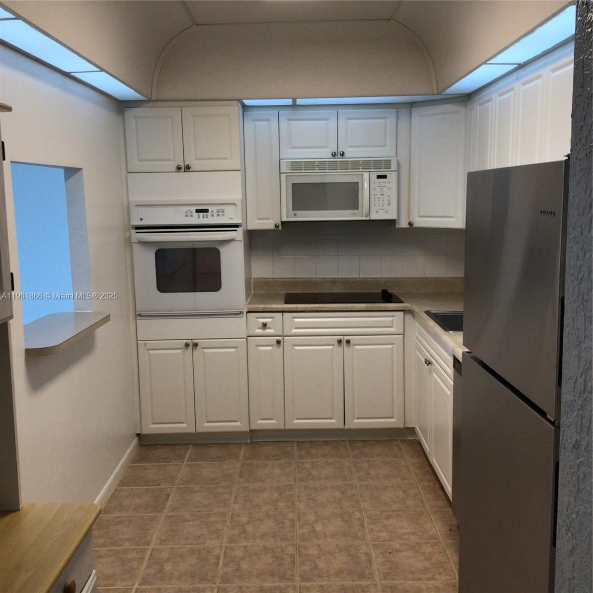 OCEANVIEW BUILDING A COND - Residential