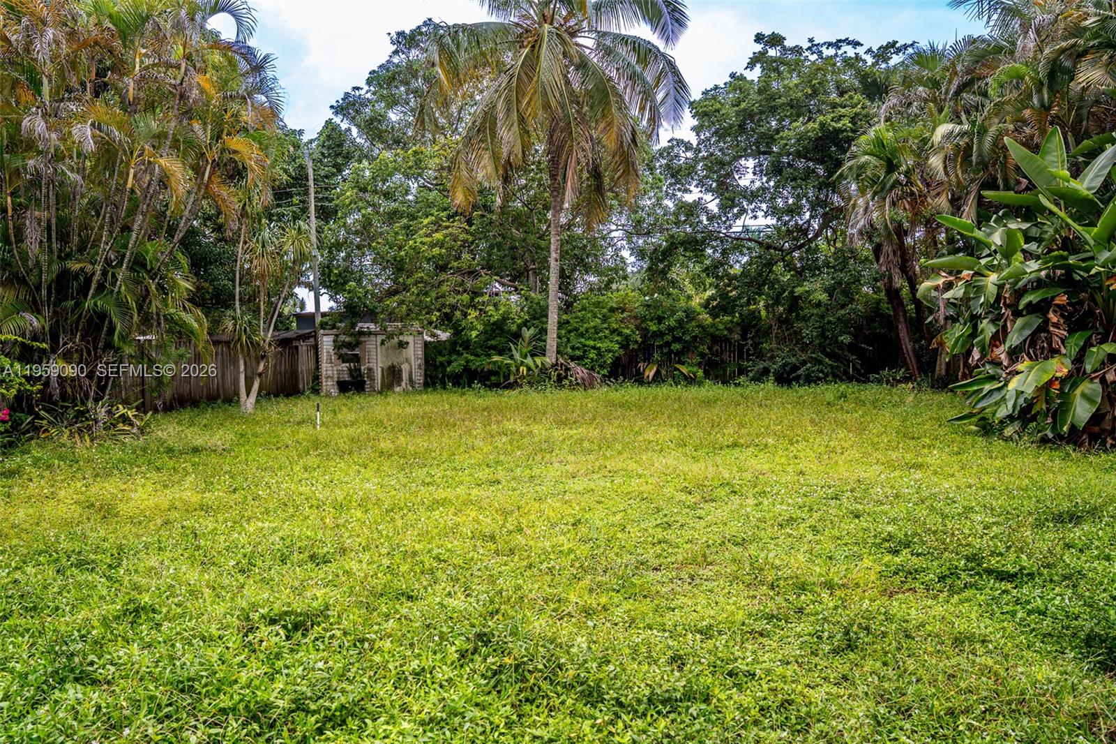 HOLLYWOOD LITTLE RANCHES - Residential