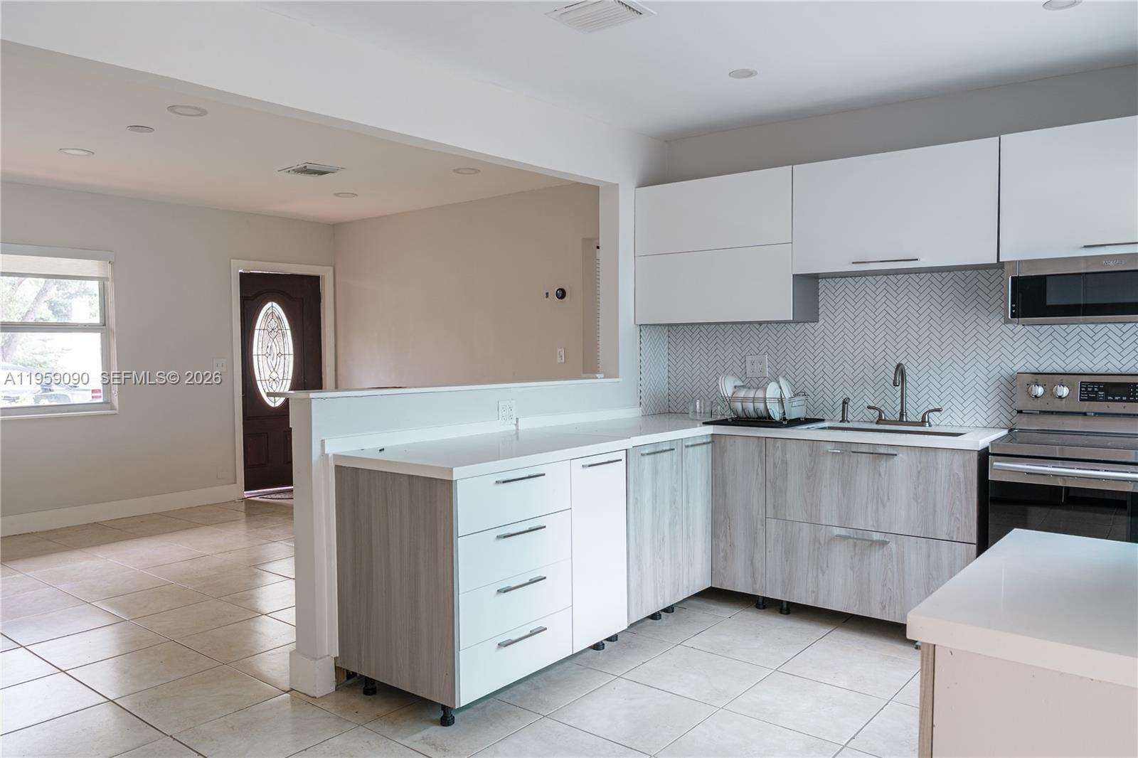 HOLLYWOOD LITTLE RANCHES - Residential