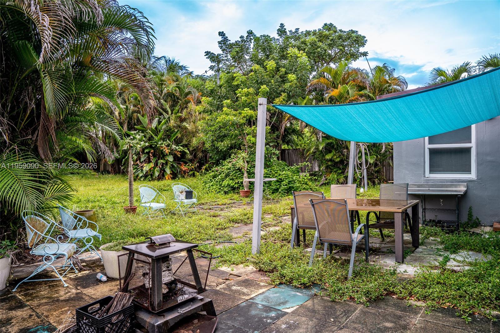 HOLLYWOOD LITTLE RANCHES - Residential