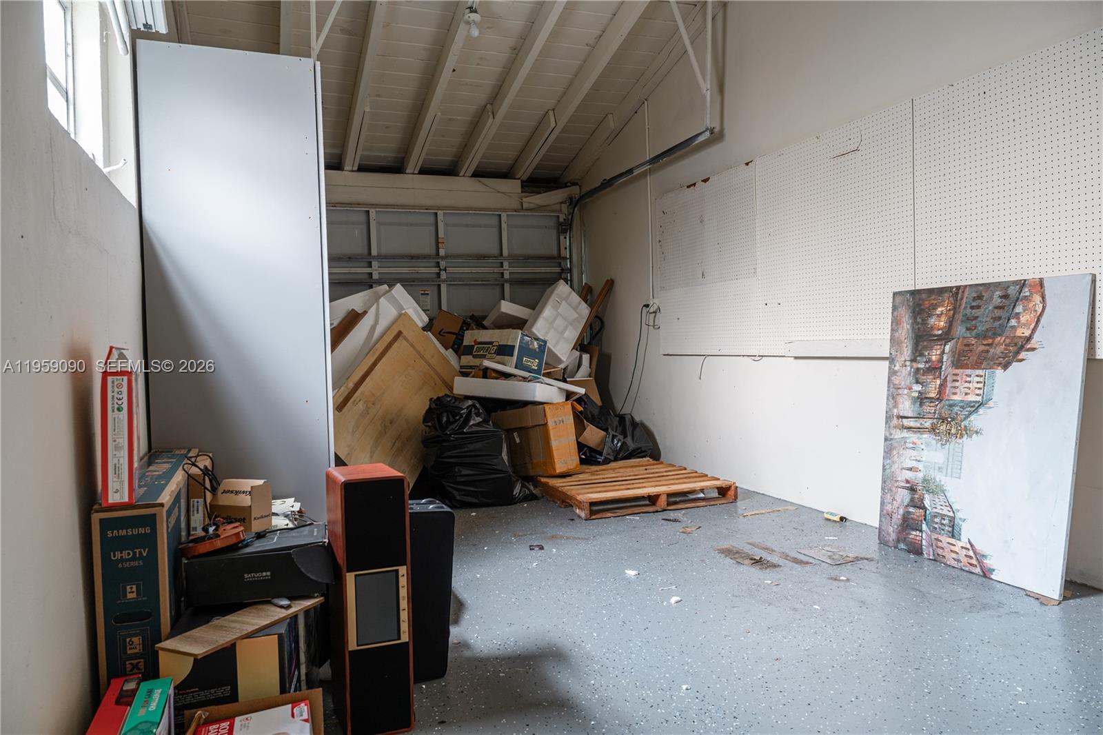 HOLLYWOOD LITTLE RANCHES - Residential