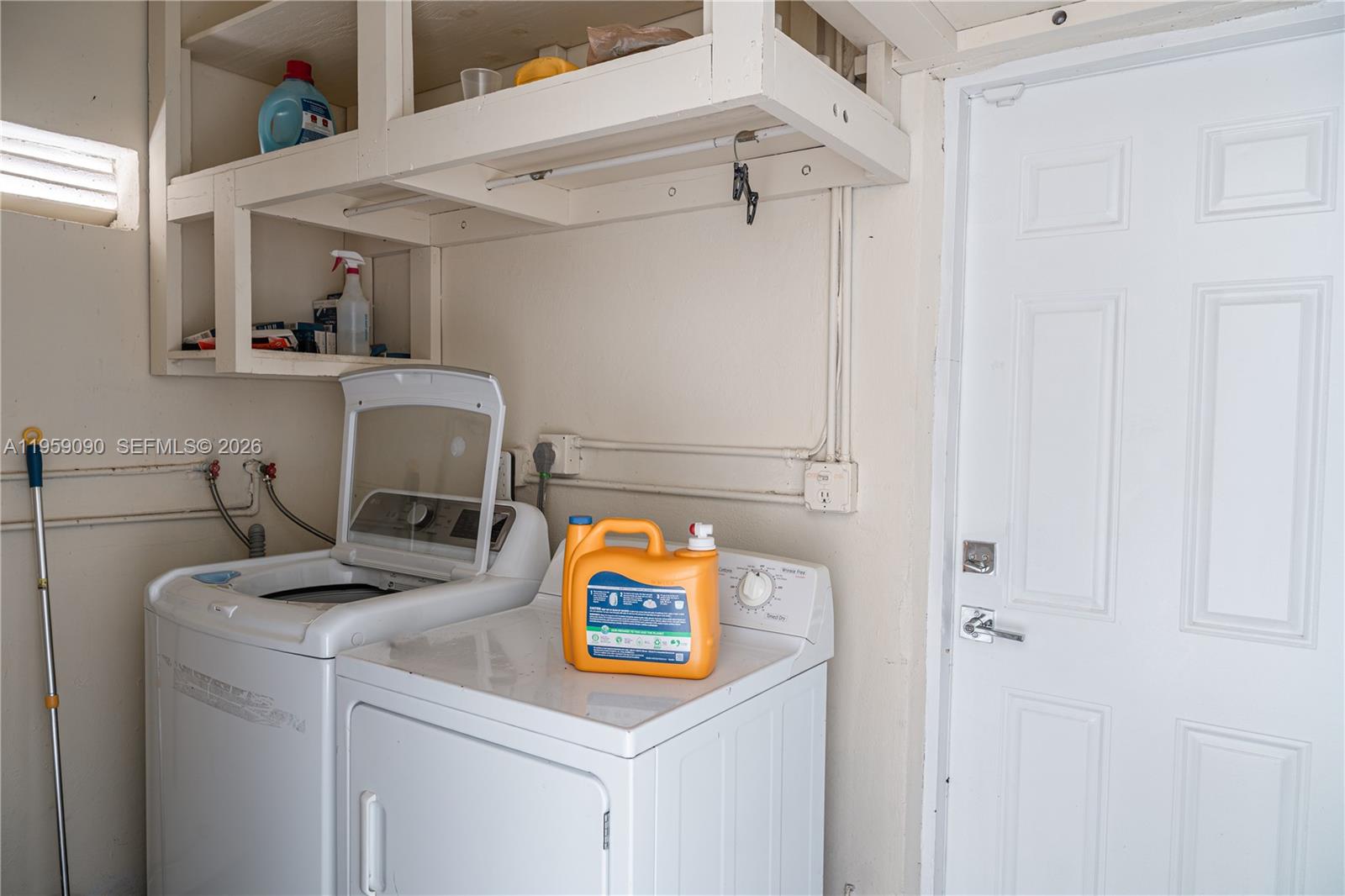 HOLLYWOOD LITTLE RANCHES - Residential