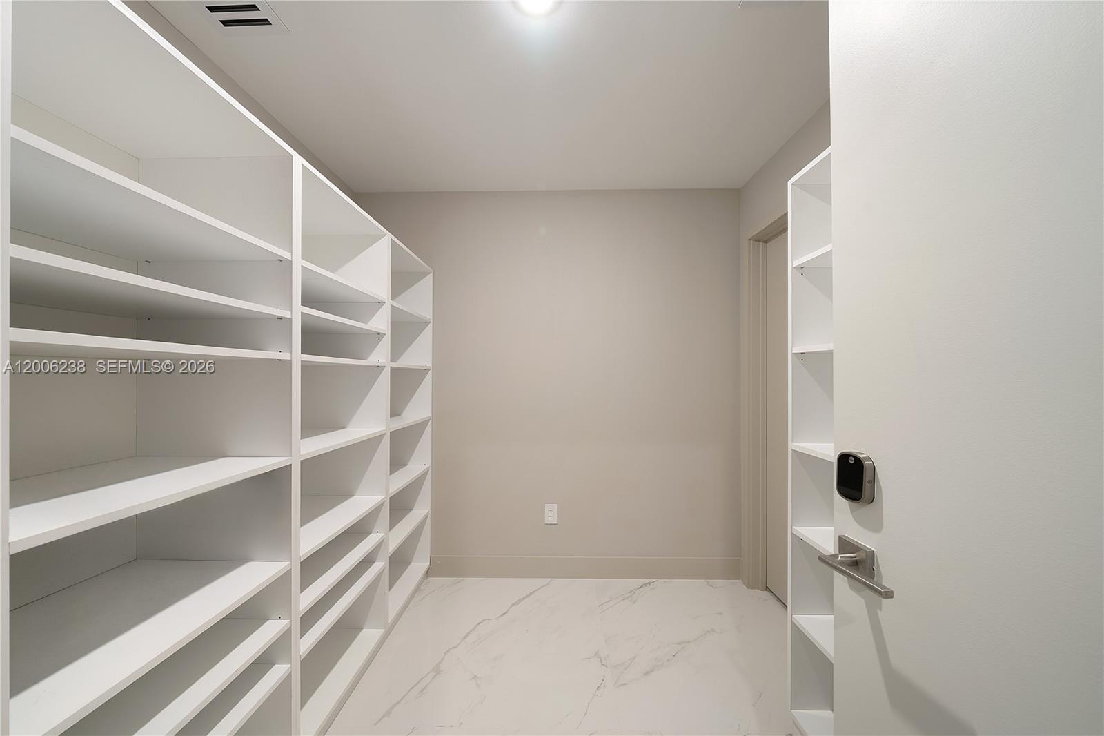 ONE PARAISO CONDO - Residential