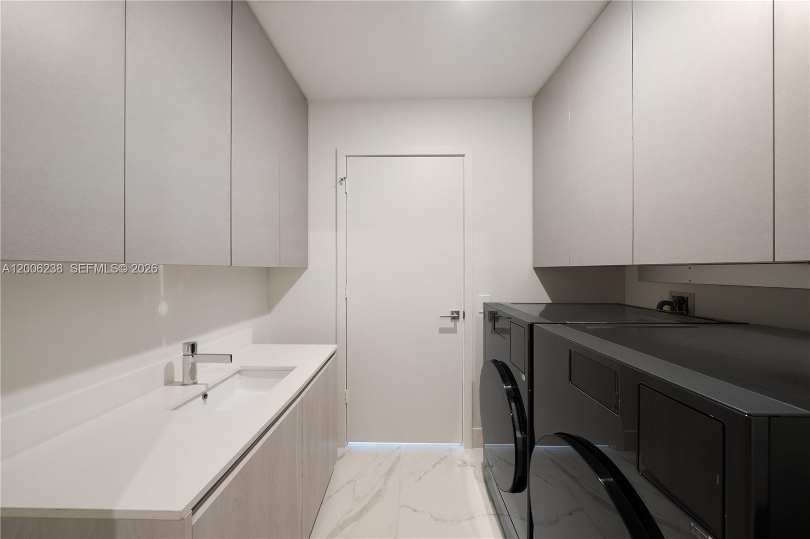 ONE PARAISO CONDO - Residential