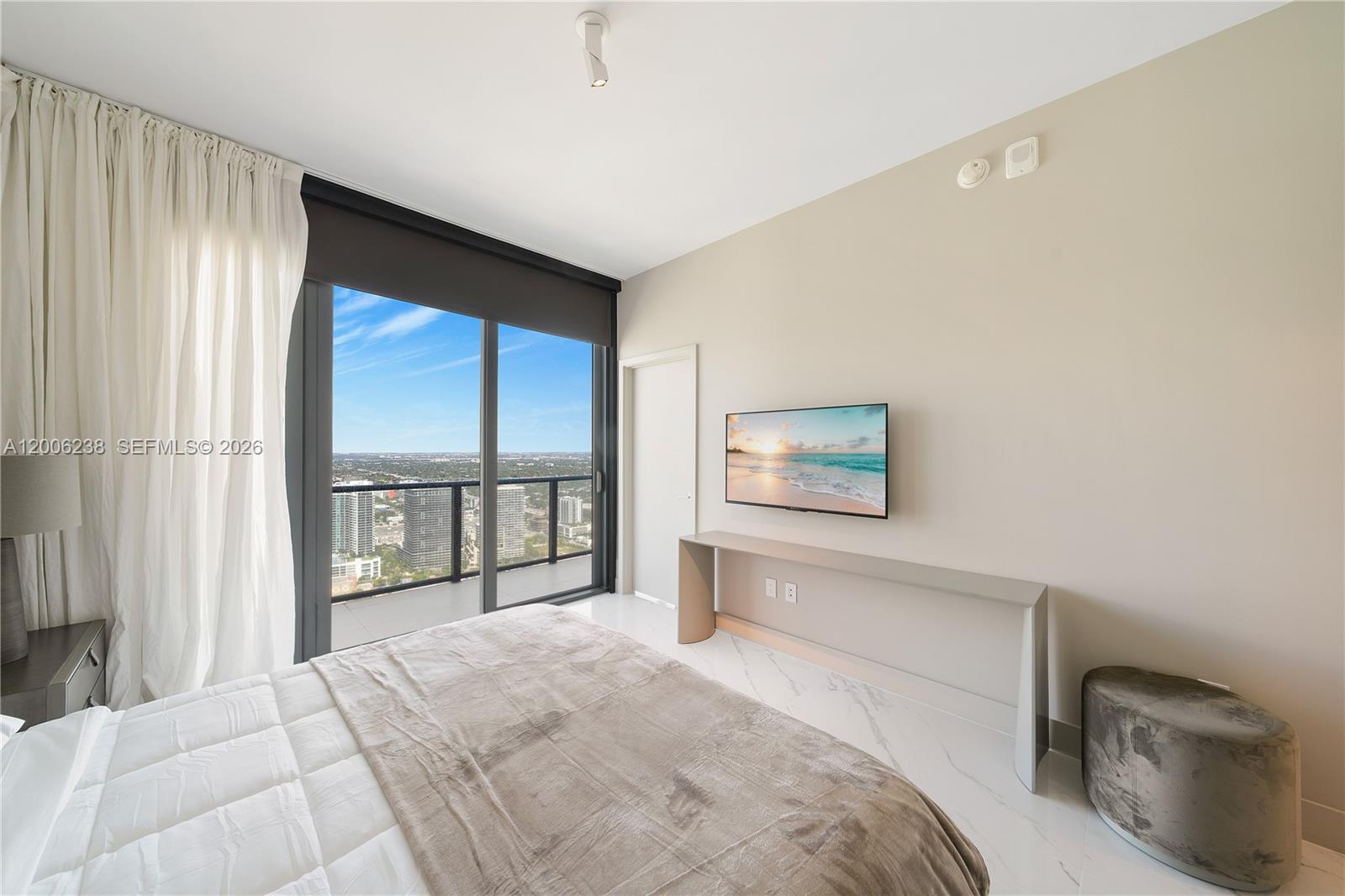 ONE PARAISO CONDO - Residential