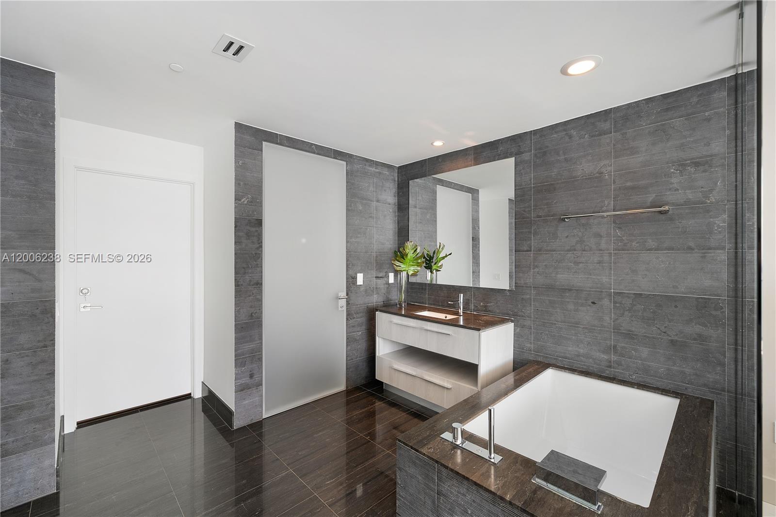 ONE PARAISO CONDO - Residential