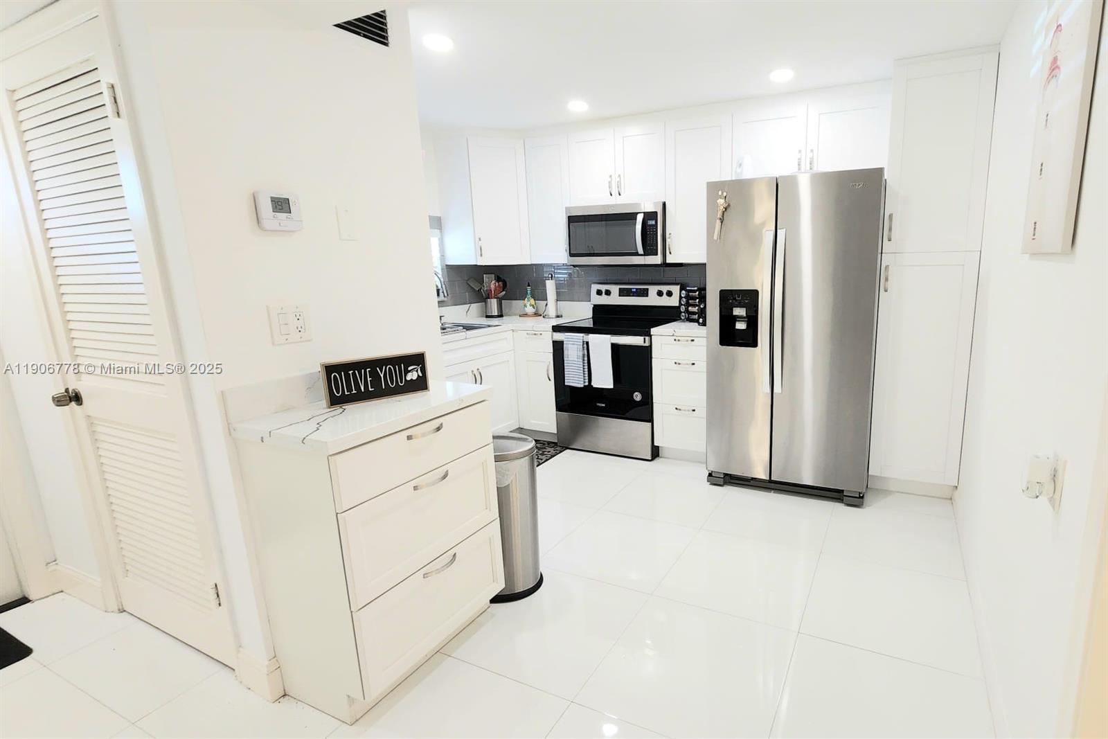 HOLLYBROOK GOLF AND - Residential Lease