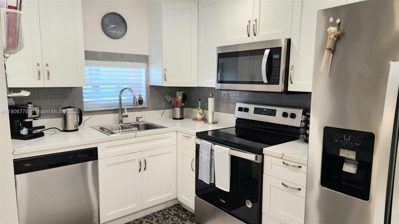 HOLLYBROOK GOLF AND - Residential Lease