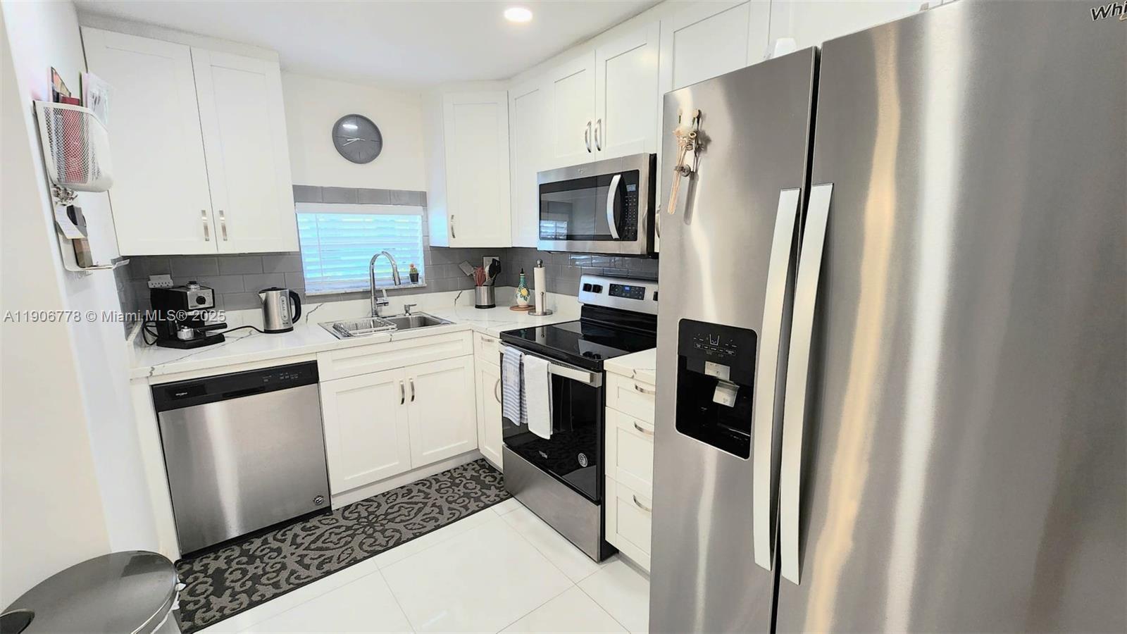 HOLLYBROOK GOLF AND - Residential Lease