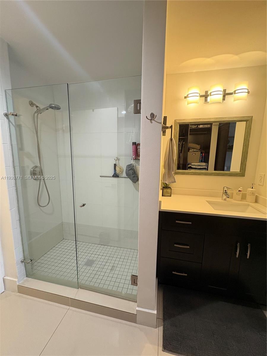 THE COURTS AT DORAL ISLES - Residential