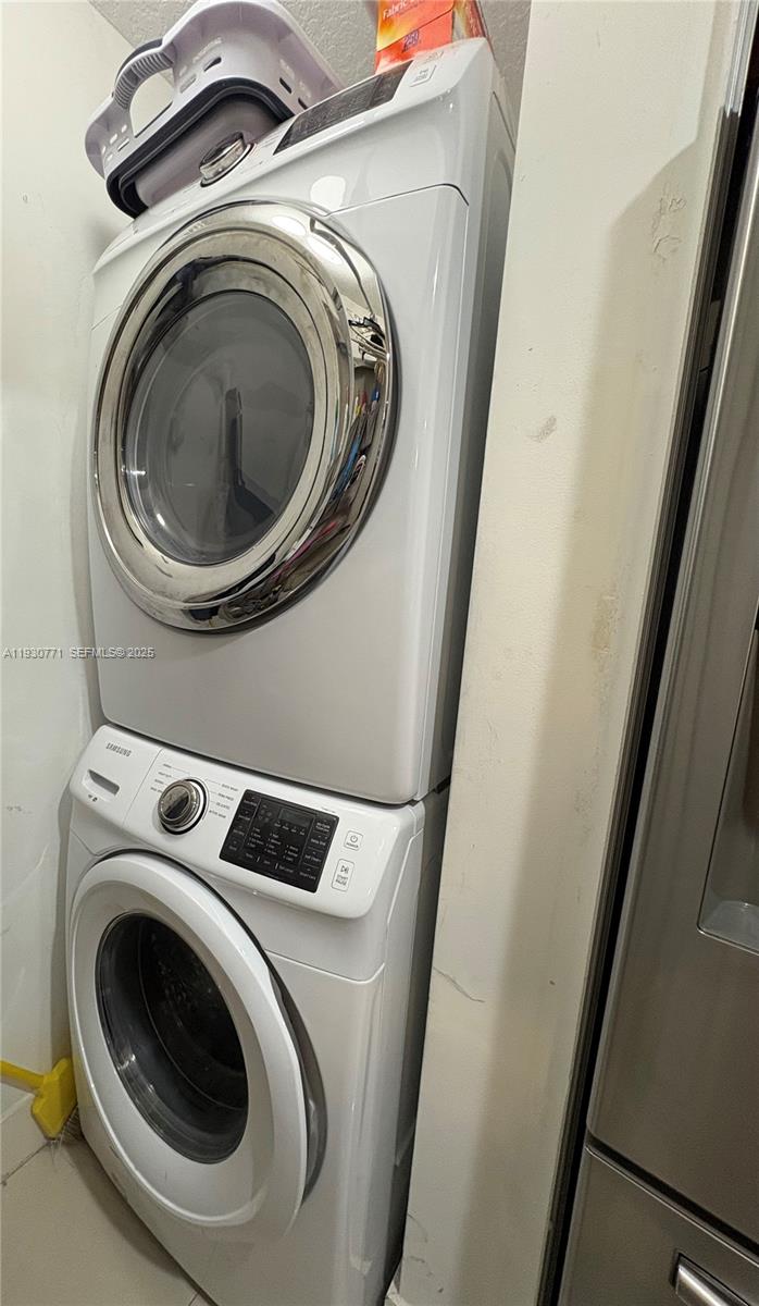 THE COURTS AT DORAL ISLES - Residential