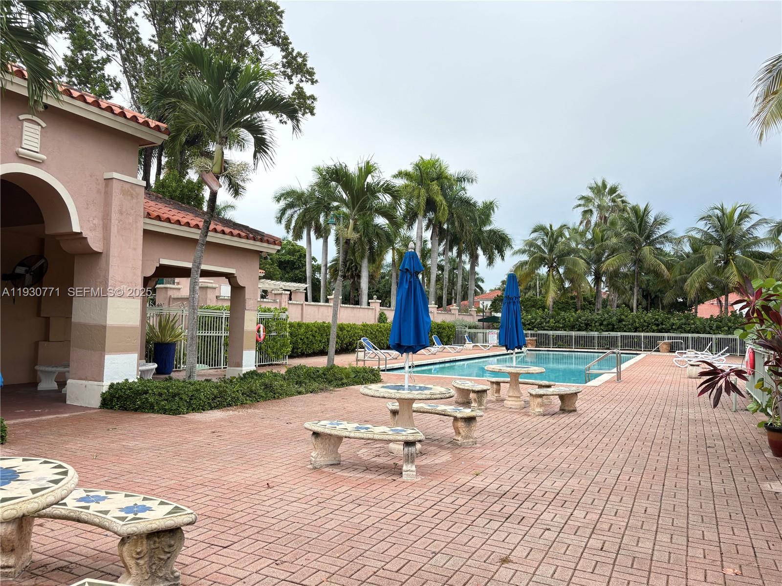 THE COURTS AT DORAL ISLES - Residential