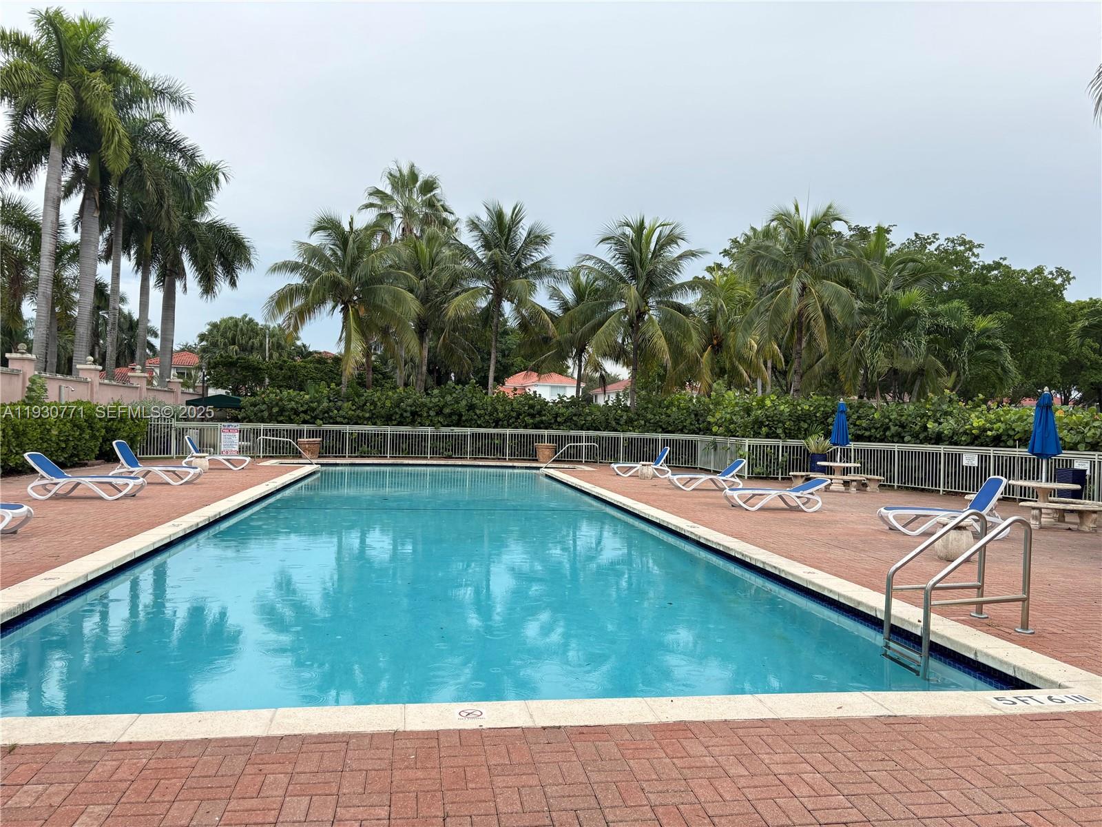 THE COURTS AT DORAL ISLES - Residential