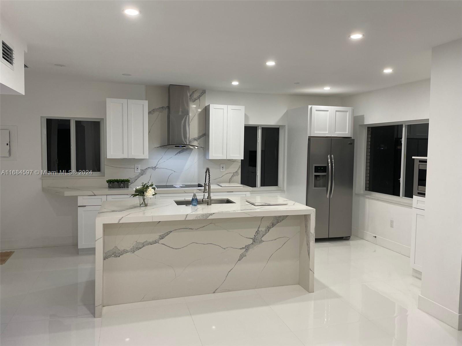 MARSEILLES CONDO - Residential