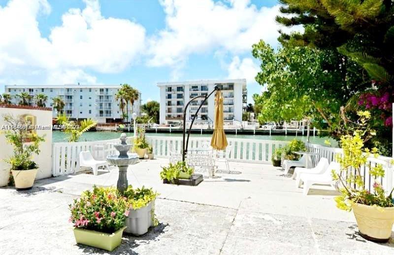 MARSEILLES CONDO - Residential