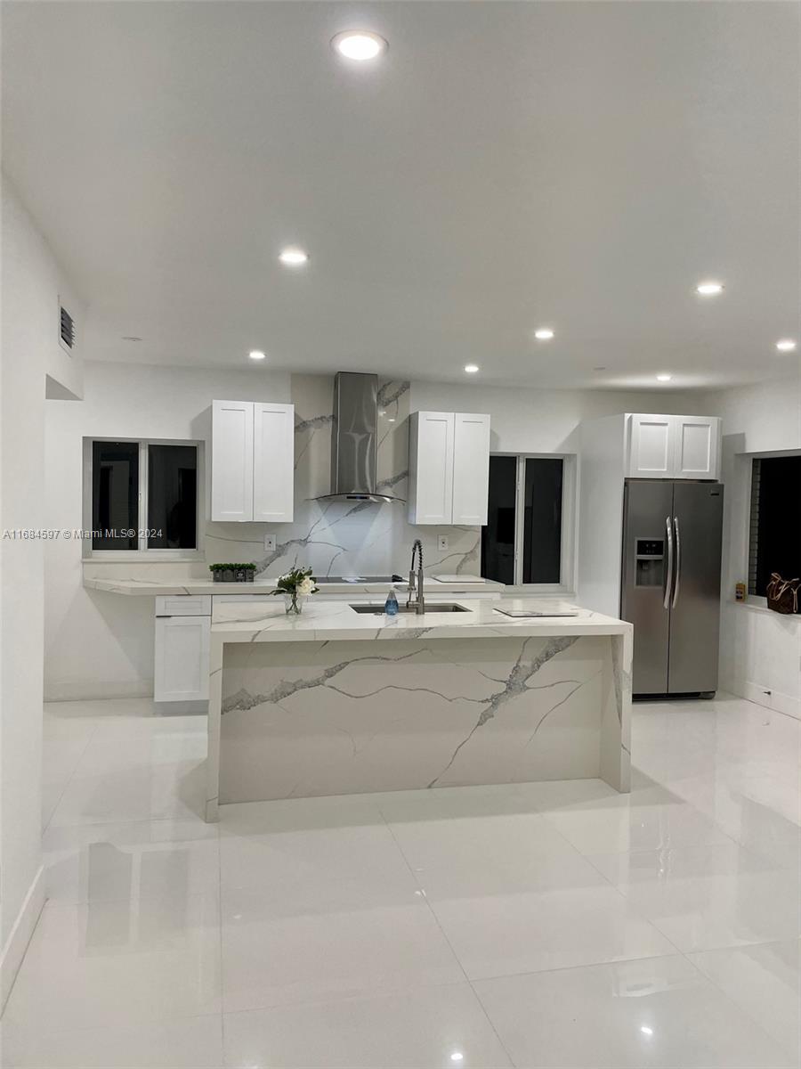 MARSEILLES CONDO - Residential