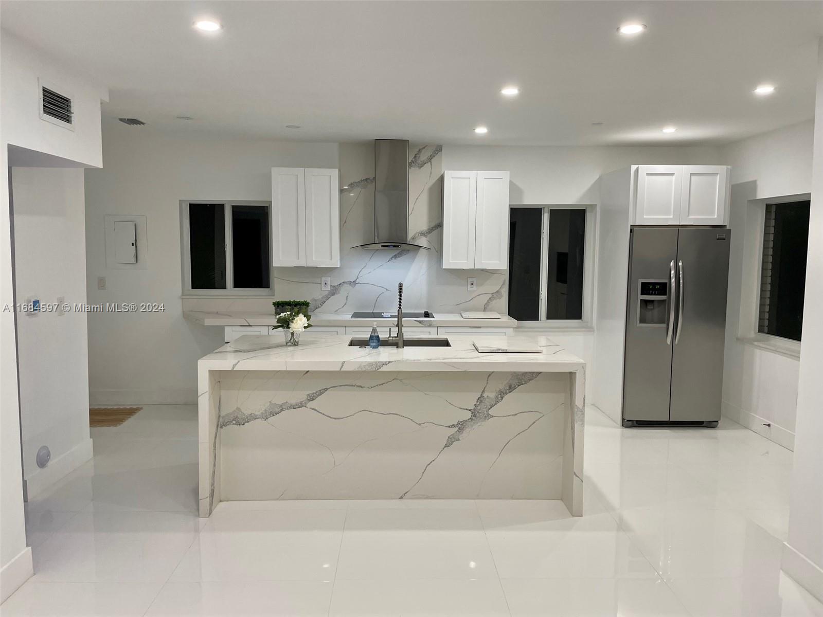 MARSEILLES CONDO - Residential