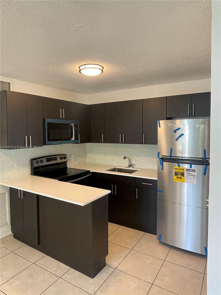 Rental Property at 2385 Sw 27th St 4, Miami, Broward County, Florida - Bedrooms: 1 
Bathrooms: 1  - $2,000 MO.