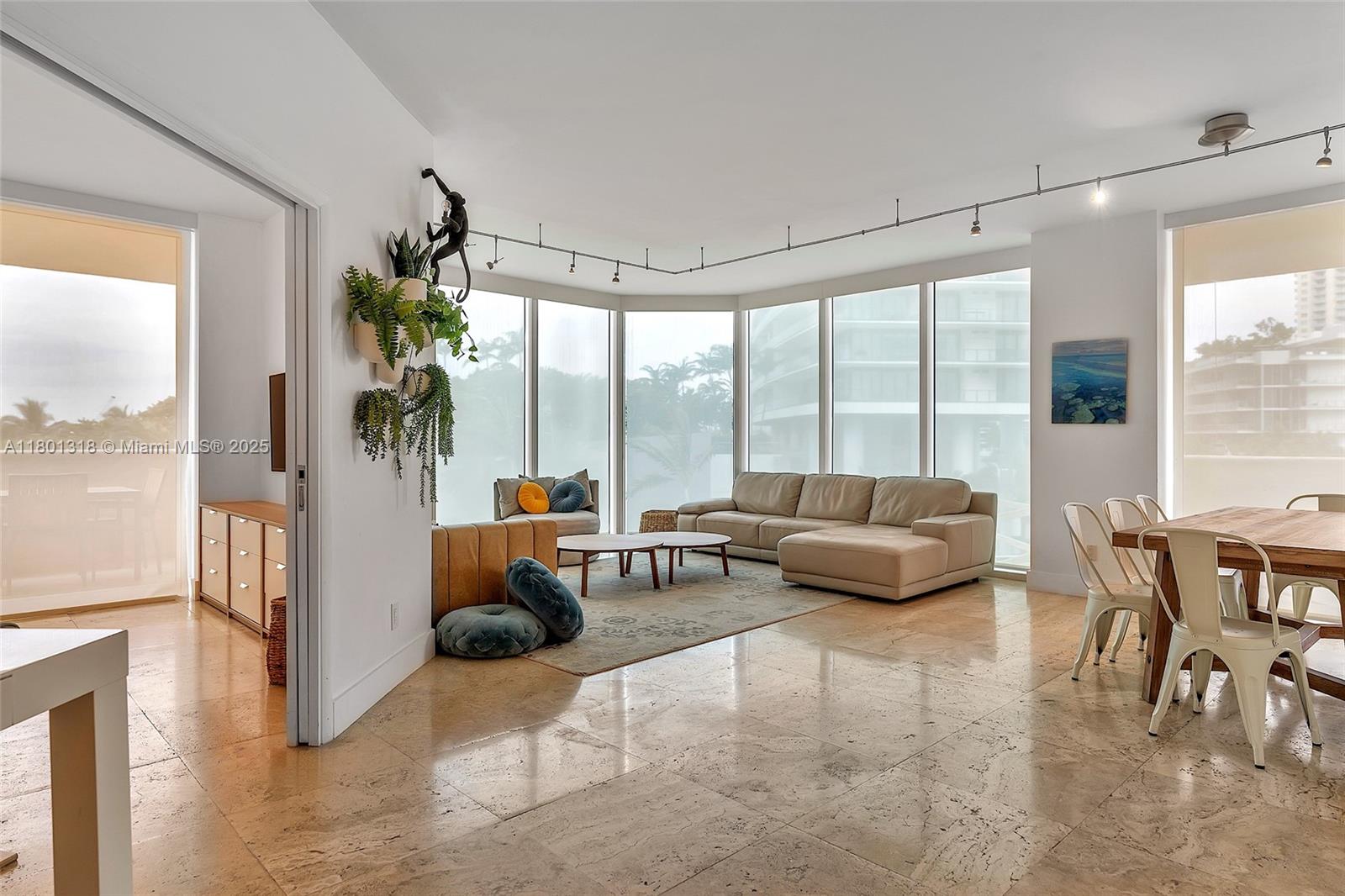 300 S Pointe Dr 403