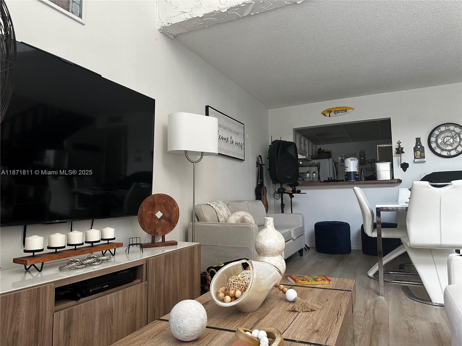 Very nice neighbourhood. This a is a 1 bedroom and 1,5 baths unit located in the 2nd floor. This is a gated community with Gym, barbecue area, Tennis court, Security Patrol, Parking and a very nice pool.