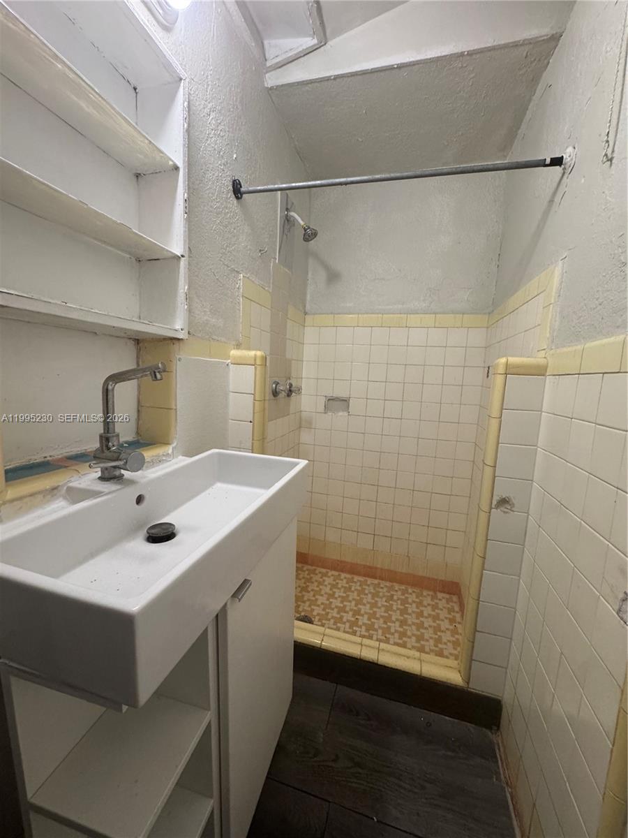 OHIO PARK - Residential Lease