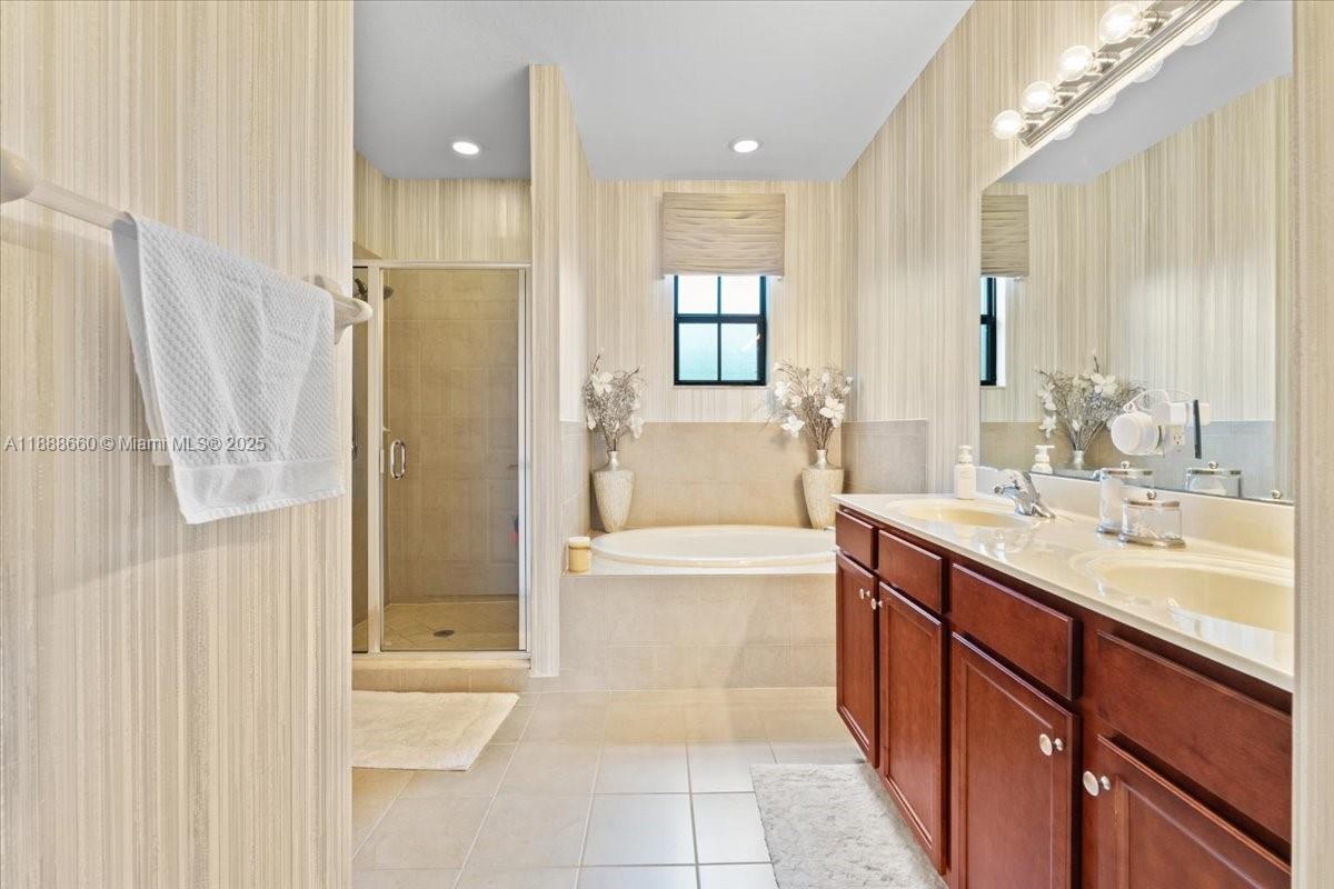 VENETIAN PARC WEST - Residential