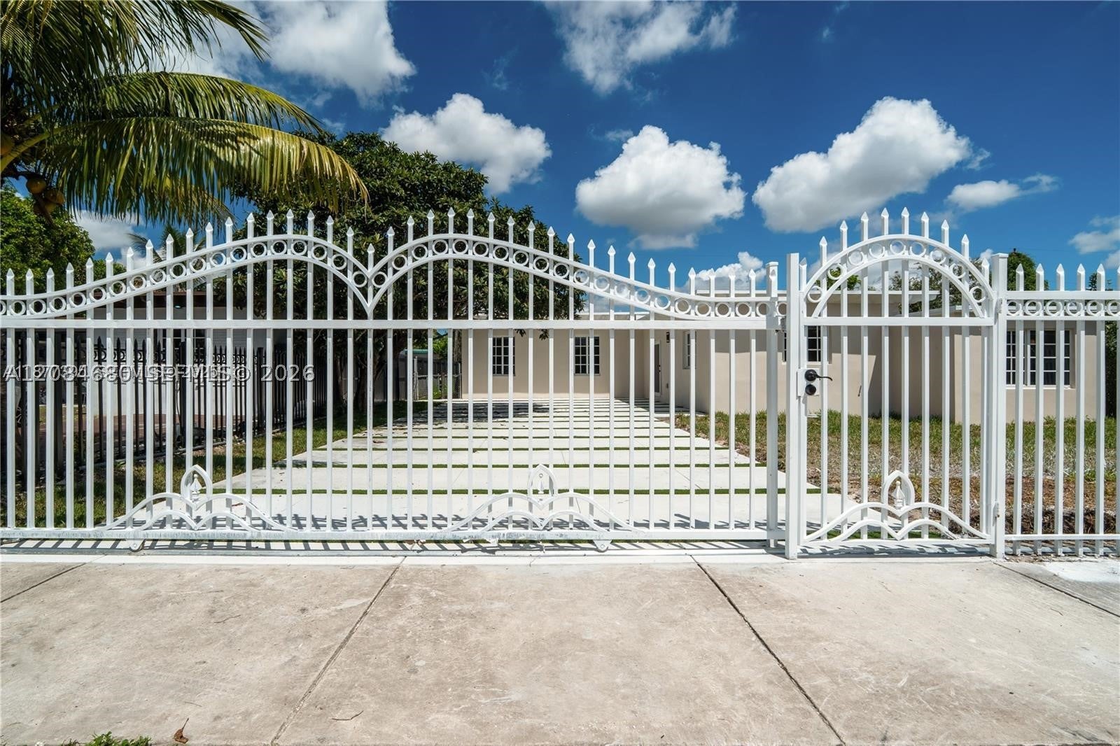 323 NW 104th Ter -