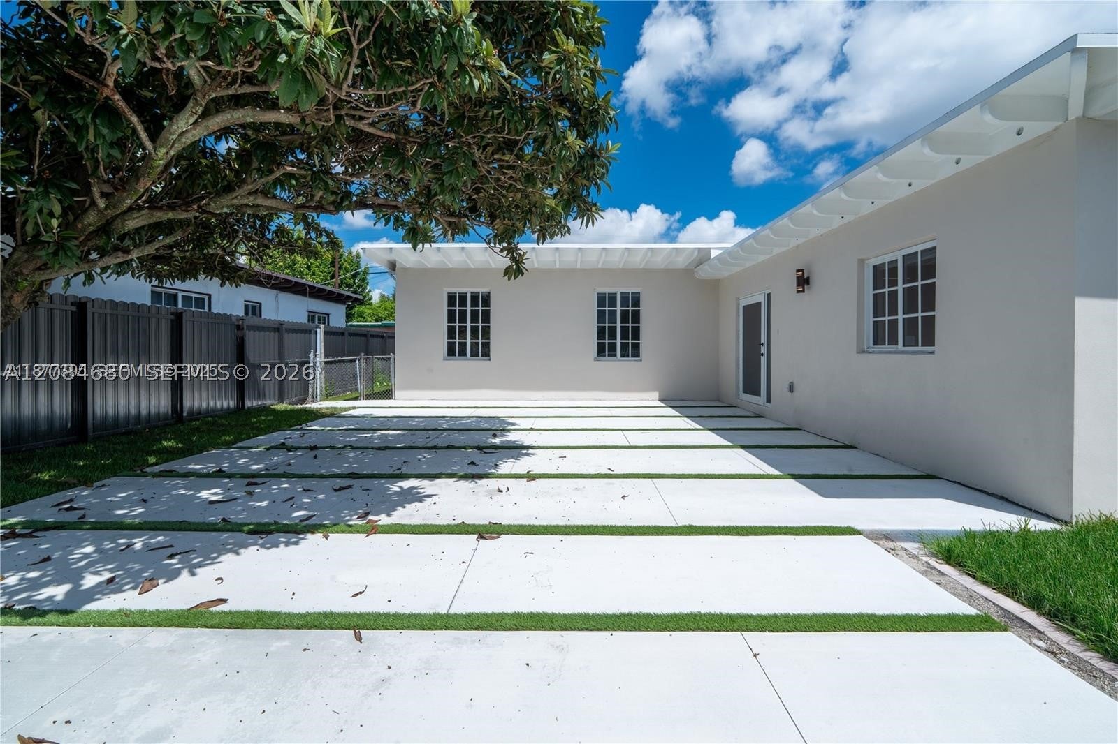 323 NW 104th Ter -
