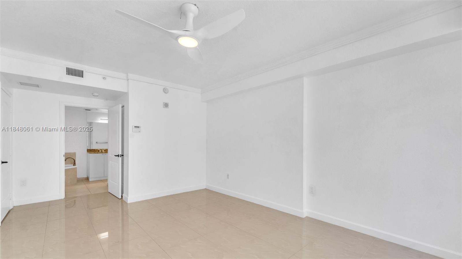 RADIUS CONDO - Residential