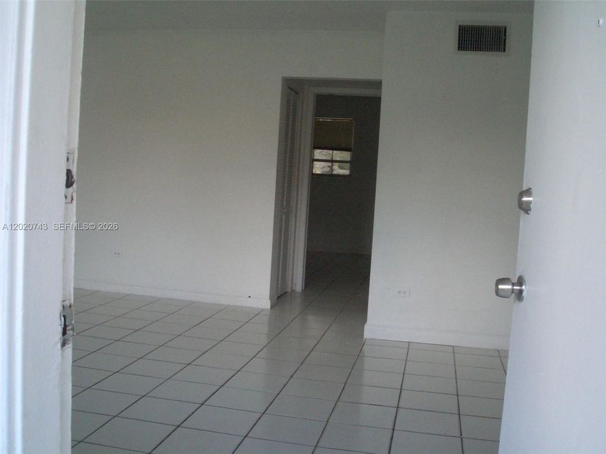 $183,000 - 2/1 apartment at Cutler Bay all tile floor convenience location to everywhere close to US1 major road, Turnpike, shopping center, school. call listing agent for showing.